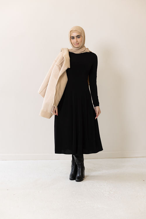 The Modest Muse Maxi - Onyx