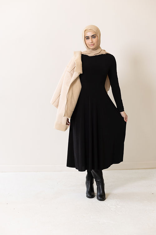 The Modest Muse Maxi - Onyx